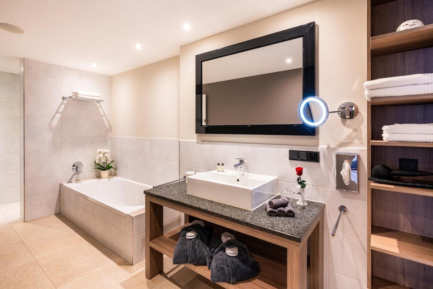 Hotel Kaliebe ทรัสเซนไฮเดอ ภายนอก รูปภาพ